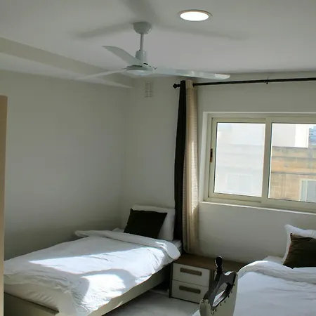 Twin With Private Bathroom - 6 3* San Ġiljan