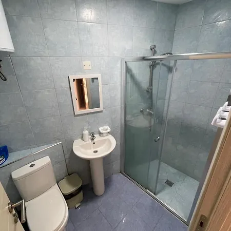 Twin With Private Bathroom - 6 Vendégház 3*